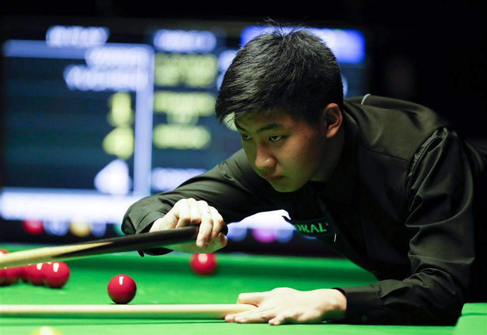 一名年轻球 一名年轻球