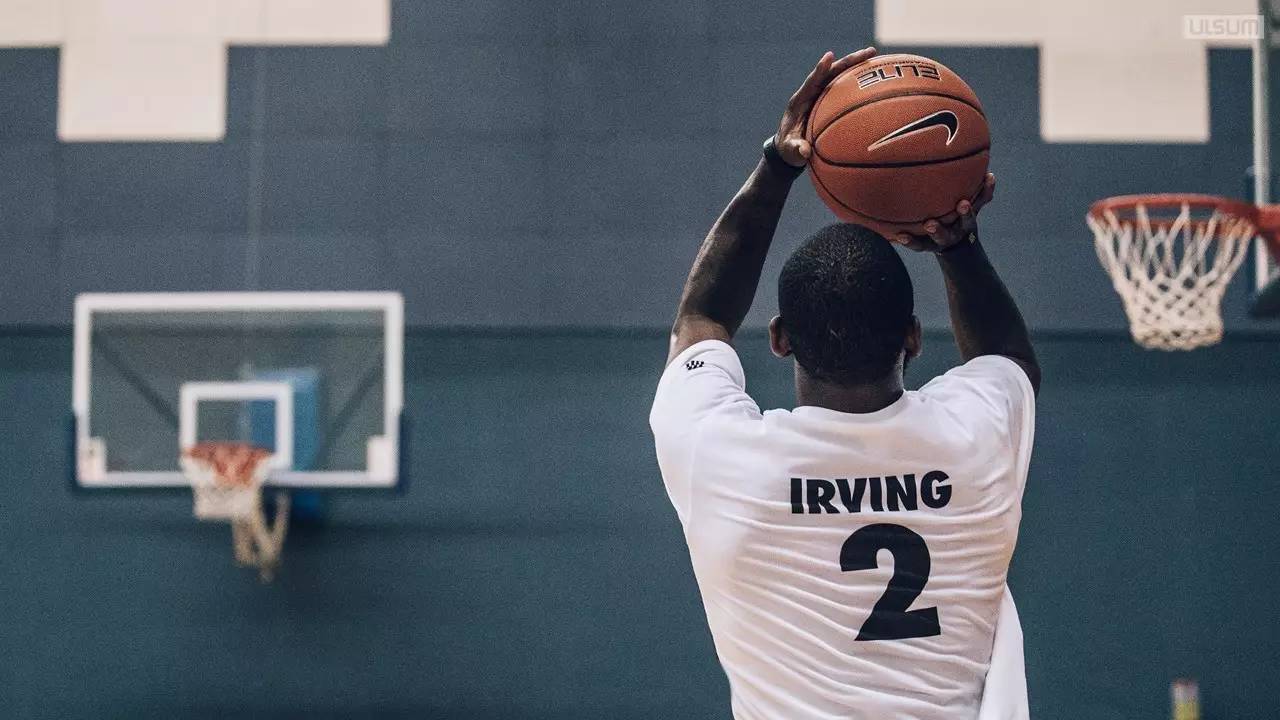 避免地伴隨 避免地伴隨